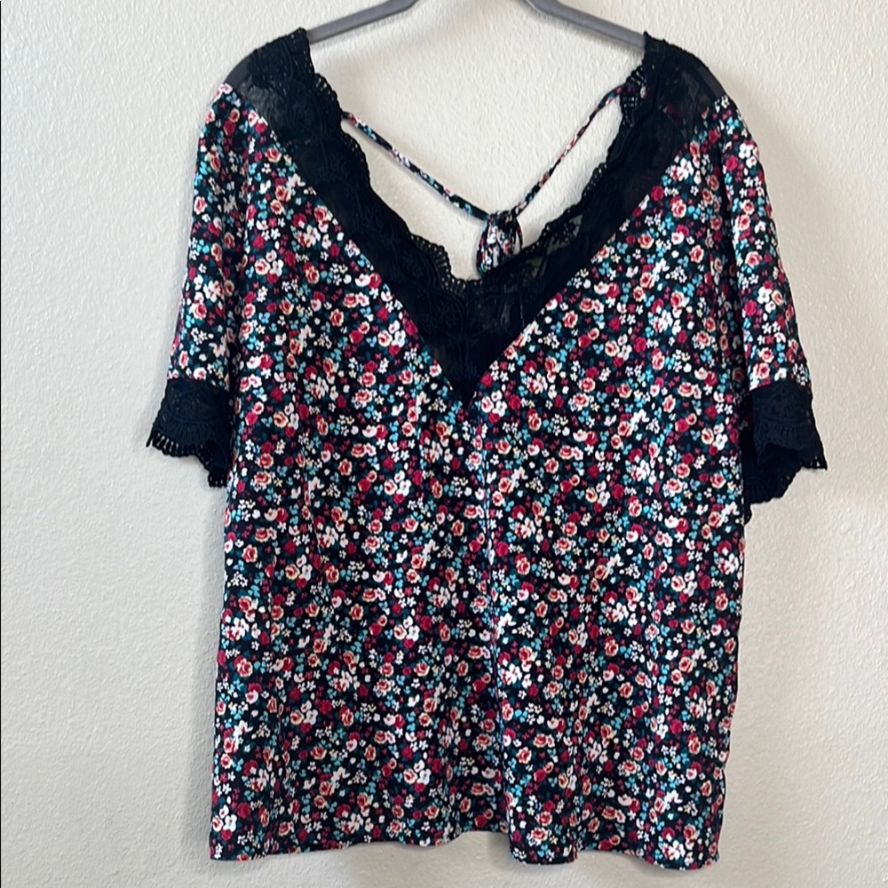 SHEIN Curve Blouse Lace V Neck Floral‎ Size 2X